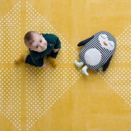 Toddlekind - Stilvolle Spielmatte Earth Mustard Flower in 4 Größen flexibel erweiterbar
